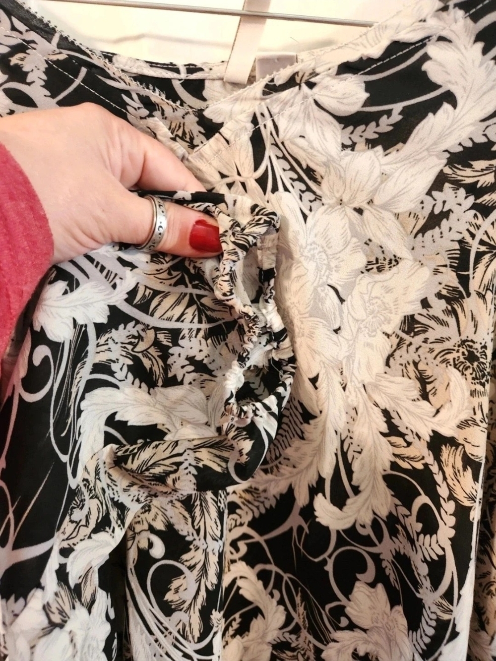 Cato Black and White Floral V-Neck Long-Sleeve Top - Picture 3 of 8